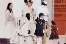 谢娜带女儿看张杰演唱会，高端公主裙换不停，暗示她们很会唱歌图片