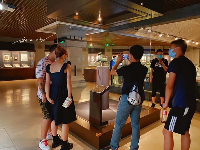 实拍甘肃省博物馆“镇馆之宝”，好多游客却直呼：怎么这么小？