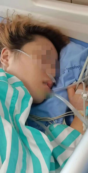 高反女孩仍在昏迷抢救，母亲戴金镯子筹款？这事走向越来越奇怪了