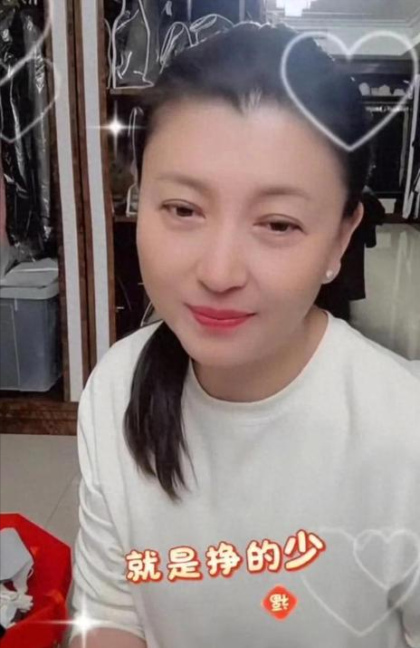 53岁晚节不保？踩着赵本山上位的闫学晶，终是为荒唐行径买了单