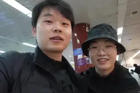 大头自嘲穷大方，帮卡卡起飞很难！小头为啥事难受，香香会复婚吗图片