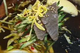 “吉”会吃｜嗦冷面配锅包肉！延吉这对CP直接香迷糊！图片