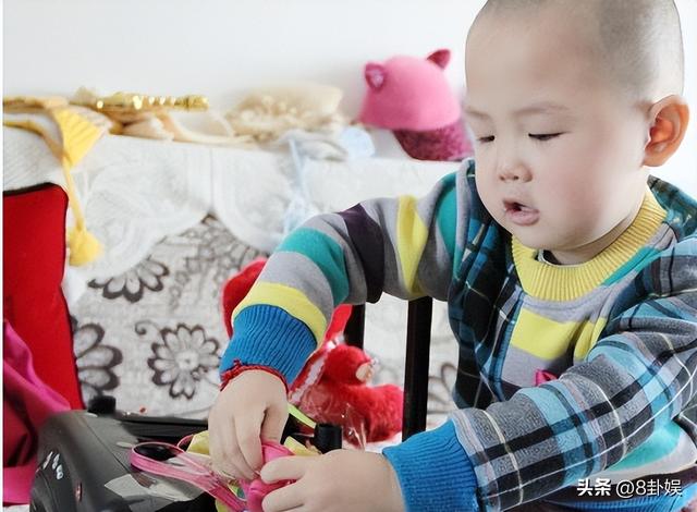 3岁上央视	，5岁登春晚，7岁就年薪百万，没想到现在却成了这样子