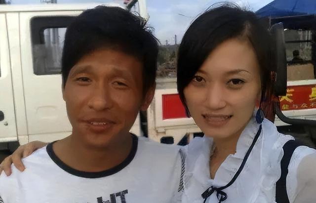 成名后抛弃原配，转身娶女粉丝的宋小宝，再藏不住早就变了的面相