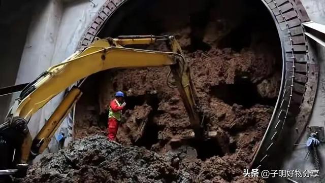 地下巨龙的“排泄物”去哪了？揭秘地铁深挖泥土的消失与价值重生