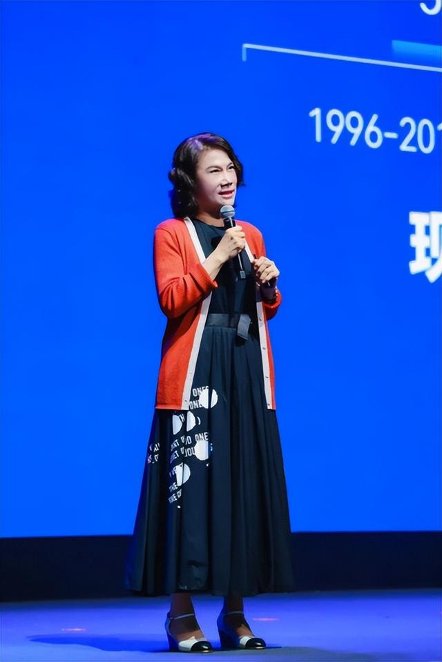 雷军没想到，十亿赌约12年后，董明珠一个举动再令所有人刮目相看