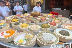 撒贝宁、徐帆都回武汉了！眼尖的网友发现……图片