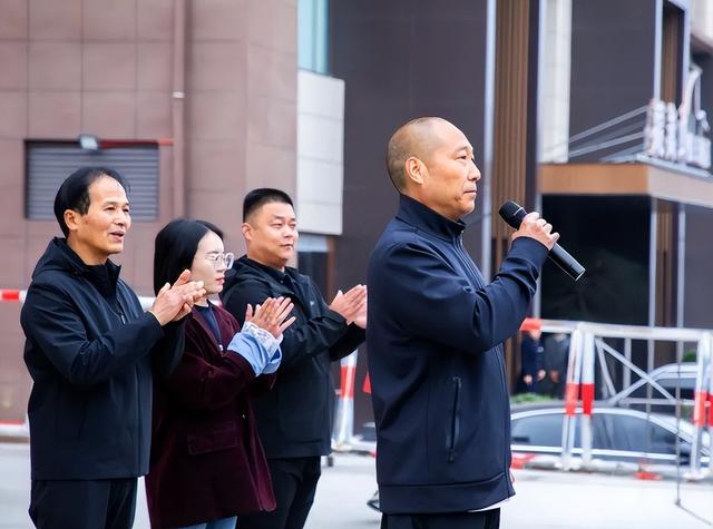 拔出萝卜带出泥！释永信下马，举报人被扒惊天丑闻，难怪会被开除