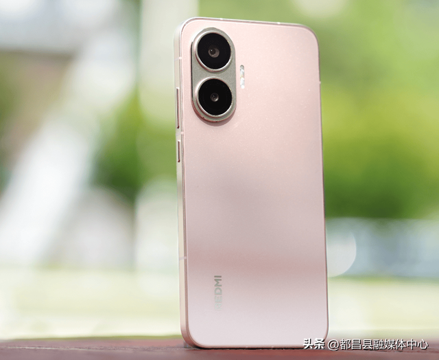 红米豁出去了！240万跑分+7550mAh+金属中框，256GB不到1500元
