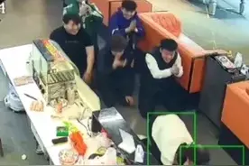 热搜上令人无语的“集体跪拜”事件：撕开了社会最可悲的潜规则图片