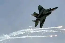 胆肥？日方称俄军机三次“侵入”其领空，日方首次发射热焰弹应对图片