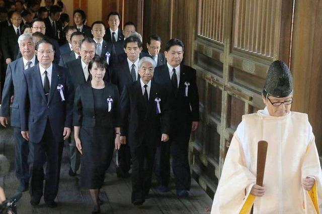 高市拒绝认错，6国为日本撑腰，中方措辞变了，我军穿过大隅海峡