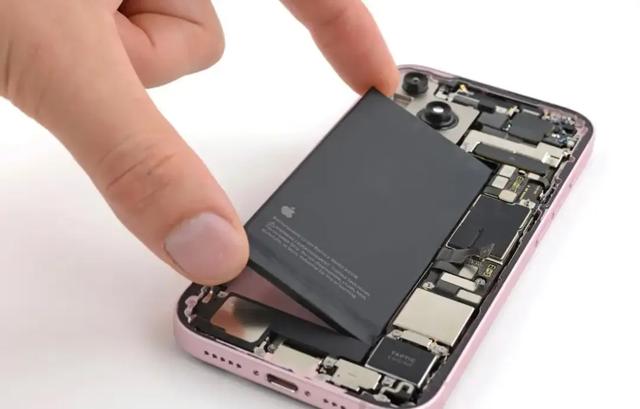 iOS 26.0.1 续航实测：iPhone 电池普遍提升，除了这款机型...