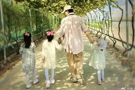 张杰晒和三个女儿合照，父女四人同框温馨有爱，跳跳俏俏亭亭玉立图片