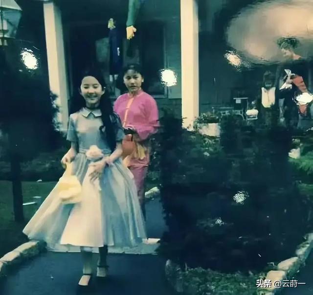 陪玩陪睡只是冰山一角，认干爹，舔手指，拜高踩低	，实在荒唐！