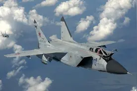 飞行速度是F-35的1.5倍！俄乌实战证明，中国歼-20战斗机造对了！图片