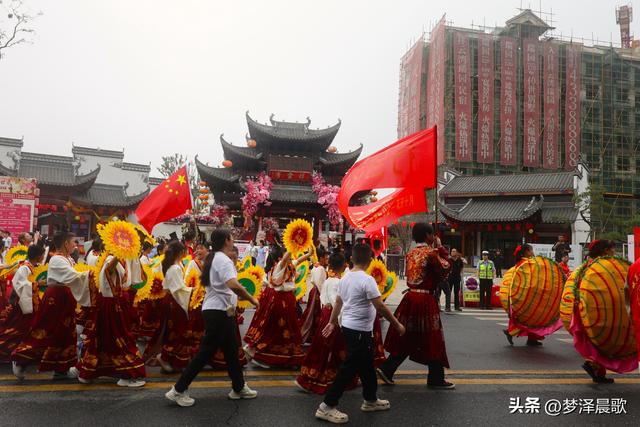 湖北：云梦国庆大巡游 楚韵风华映盛世 祥云欢歌庆华诞
