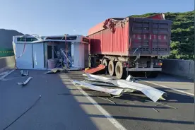 山西高速交警四支队：超宽拉货危险重重 遵规守法平安驾驶图片