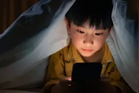 为什么不能禁止孩子玩手机，这是我听过最好的答案！图片