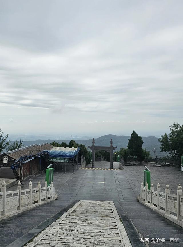 雄伟壮观的始祖山中天门，仰望天空，俯瞰大山，美哉善哉悠哉