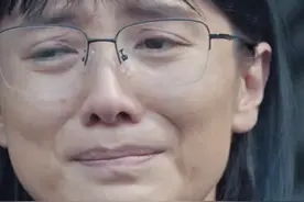 好燃！演员宋佳向华坪县捐款100万，晒与张桂梅合影，海清被批评图片