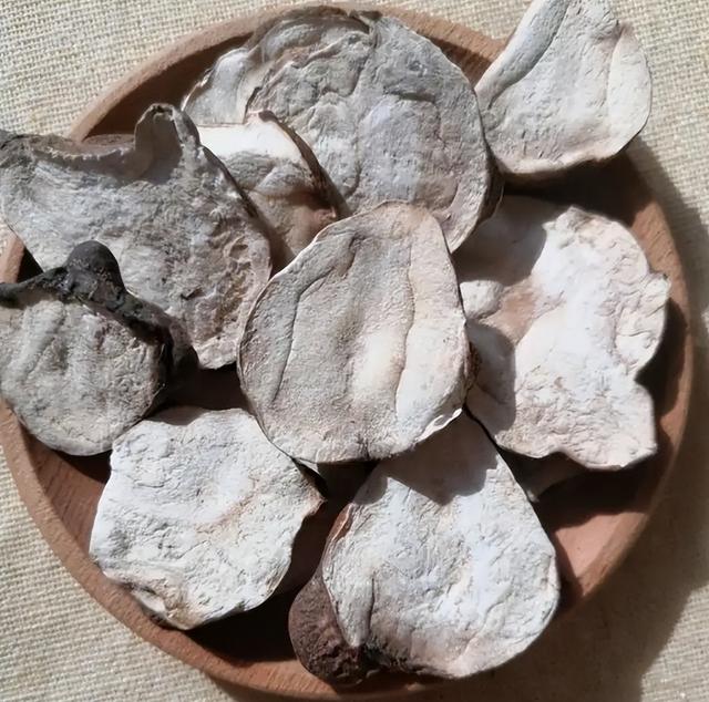 治耳鸣最好的方法不是六味地黄，也不是龙胆泻肝丸，而是引火归元