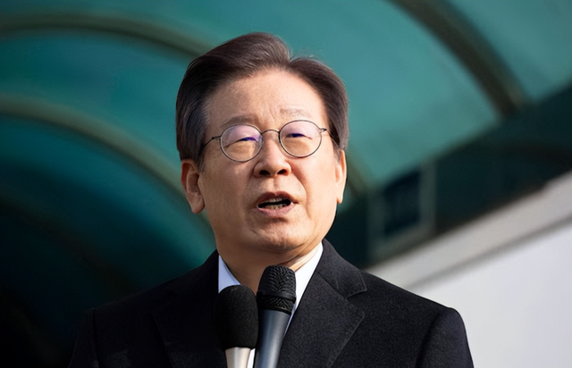 韩军凌晨突袭开火，60发弹药警告朝鲜船，商船1小时僵持，最后关头紧急撤退