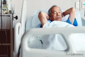 老人说：下辈子千万不要生孩子图片