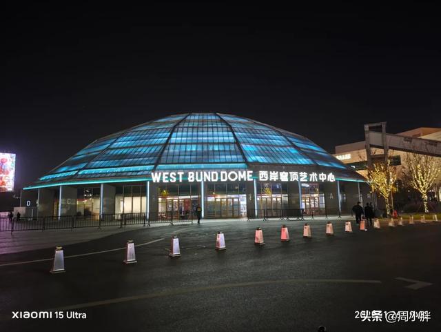 上海GateM西岸梦中心,为开封滨湖商业提供了湖畔松弛感的参考