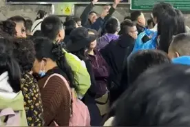 华山西峰索道停运上百游客被困，景区回应图片