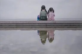 一个家庭最大的悲哀：父母向孩子借运图片