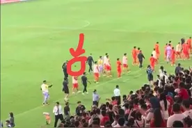 国足郑智事件真相爆出，死亡凝视？炒作而已，怒视无可厚非图片