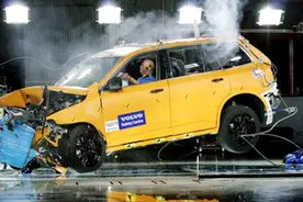 别让无知毁了安全！10万级家轿安全大揭秘，这些物理知识你必须懂图片