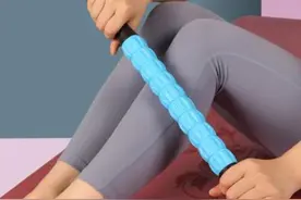 每天早起滚腿10分钟，一个月后背薄了，皮肤好了，人也漂亮了图片