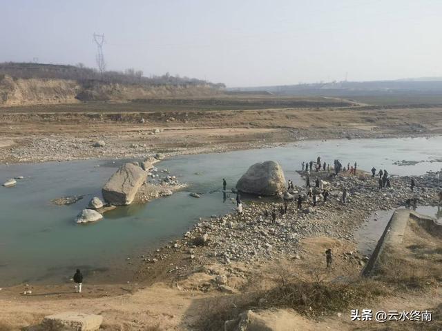 咸阳这地方不要去了！景色就这，到地方还要走1小时，还堵得不行