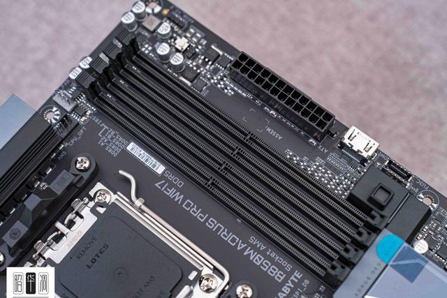 曲面玻璃的通透美学：乔思伯 TK-4 装机实录