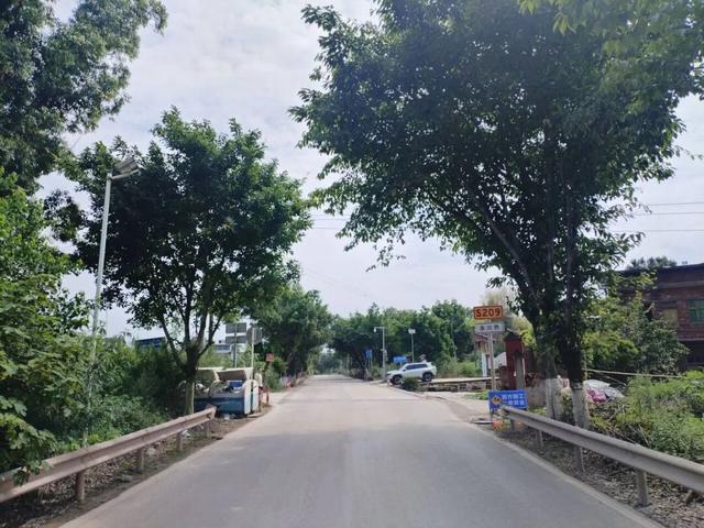 渝西永（川）荣（昌）边界点：观山坡