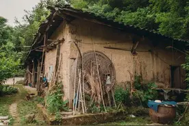 自建房快塌了，户口却不在农村而无法建房，咋办啊？图片