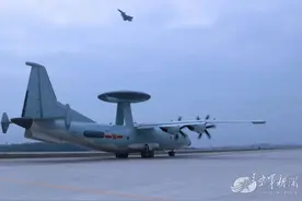 歼10C“击落”隐身机，解放军掌握空战秘籍，F-22、F-35都小心了图片