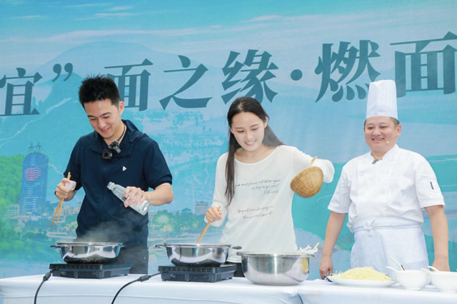 宜宾泸州两地首次携手在成都举行文旅推介