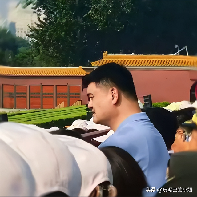 万万没想到，63岁张凯丽因九三阅兵上的一个动作，实现口碑暴增