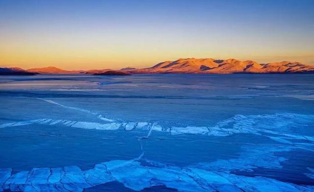 西藏冬日的冰湖仙境，堪比贝加尔湖！