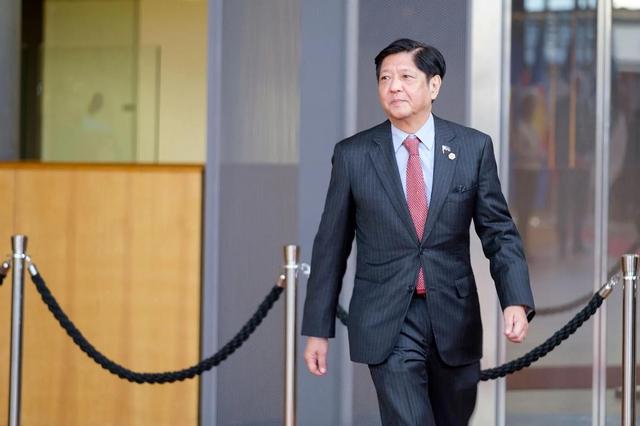 马科斯终于看明白了：中美关系没他想的那么简单！特朗普随口的一句话，暴露出最真实的想法