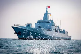 雷达都不敢开！055直接就贴上来了，单挑美航母战斗群：竟是真的图片