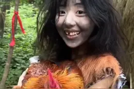 笑麻了，女大学生兼职野人吓游客，网友说我家有母老虎招不招啊？图片