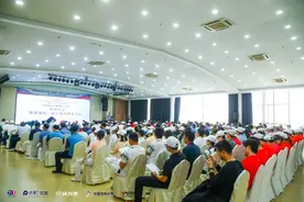 2025年全国高尔夫球锦标赛启幕 153名顶尖球员争抢“十五运”入场券图片