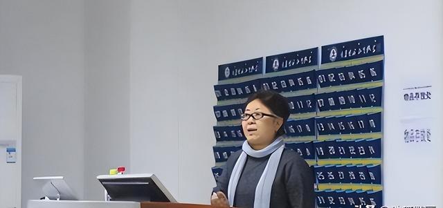 她不仅洗白侵华日军，还称国人为东亚病夫，被开除党籍后现状如何