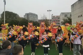 岳阳中小学开学第一天仪式感拉满图片