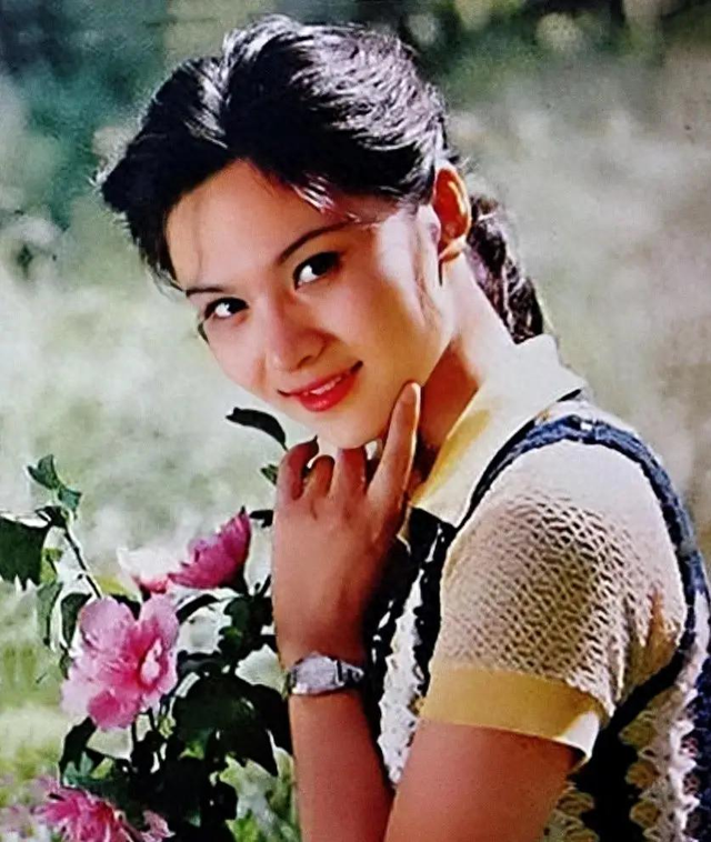 80年代家喻户晓的女演员，嫁给军委副主席儿子，离婚后混得如何？