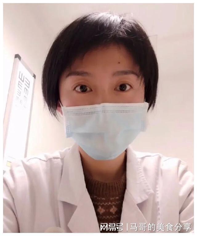 医生的发型有多重要，哈哈哈哈换个发型立马变成了很有经验的样子